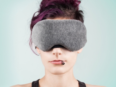 Sovemaske med Bluetooth-hodetelefoner